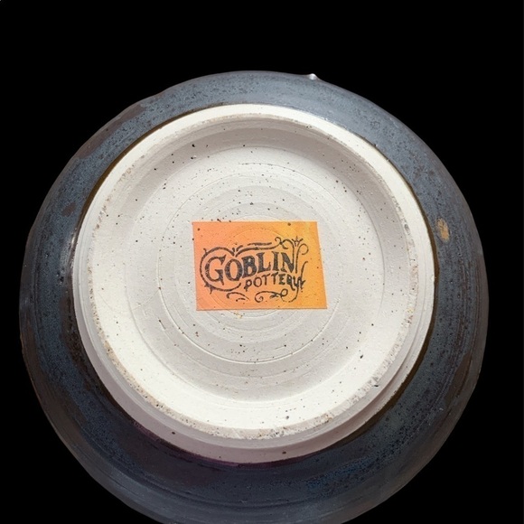 Goblin Pottery Large Crock with Lid - Picture 5 of 5